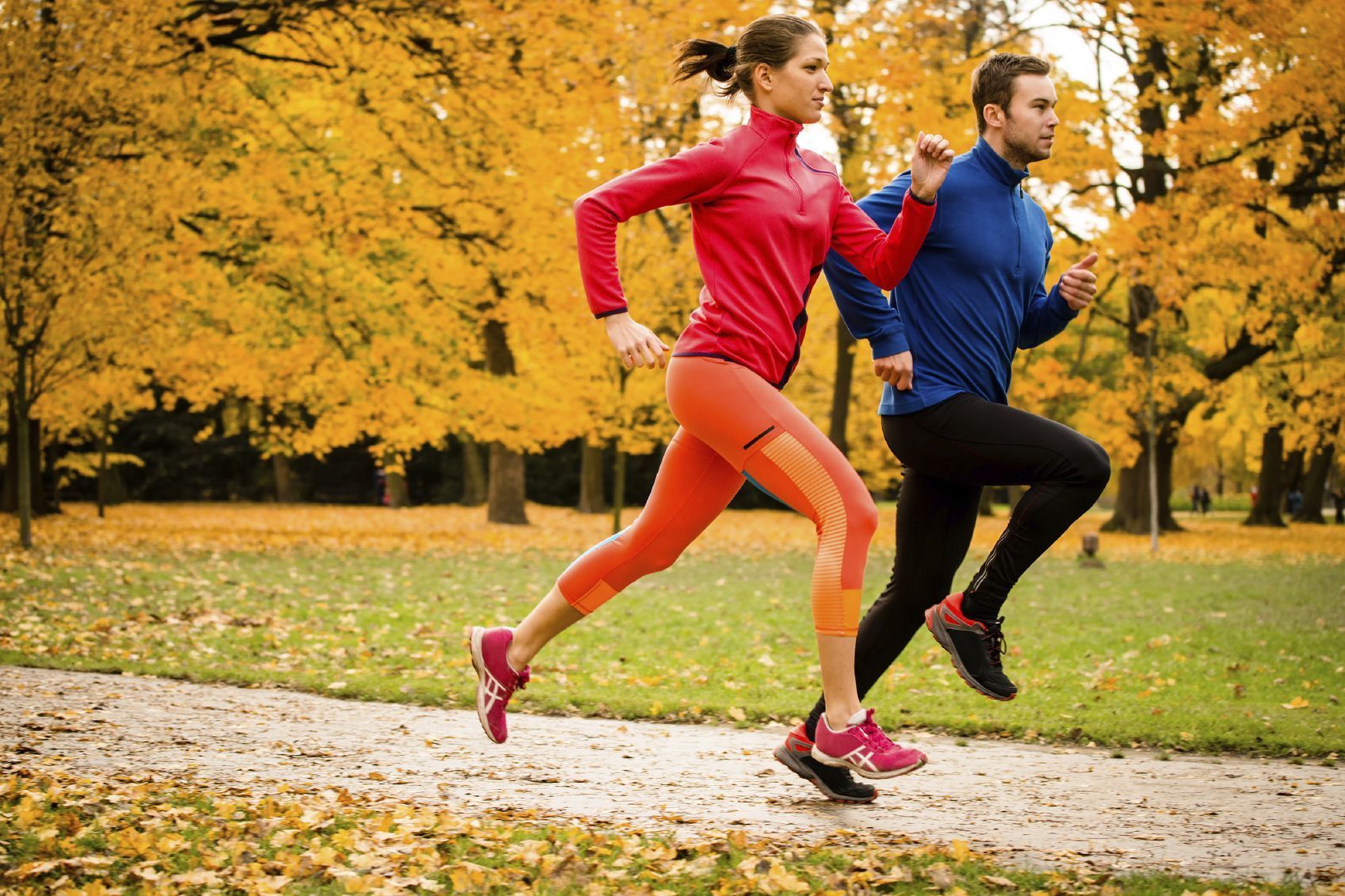 Спортивная осень. Спорт на улице осенью. Физическая активность осенью. Физические упражнения осенью. Теплая осень и спорт.