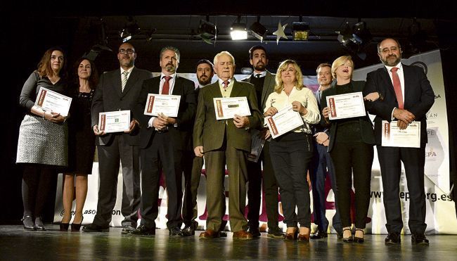 Los diversos patrocinadores de AEPA, recibieron sus diplomas acreditativos del apoyo realizado durante 2017