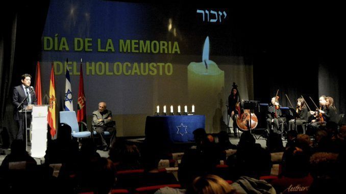 Homenaje a las víctimas del Holocausto