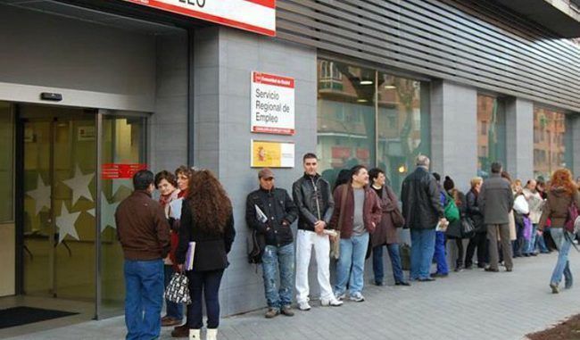 Oficina de empleo, el paro cae en Madrid un 2,8%