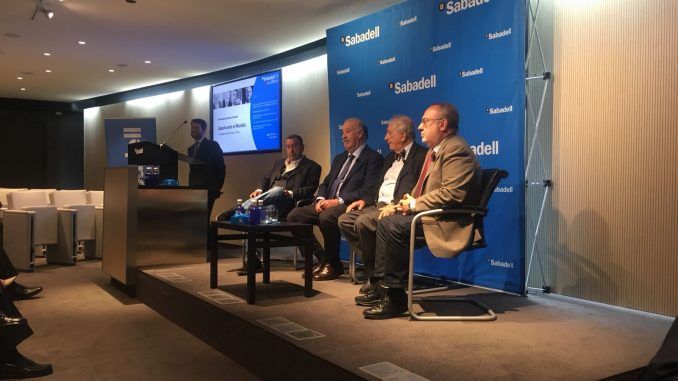 Debate sobre la Selección Española en la sede del Banco Sabadell