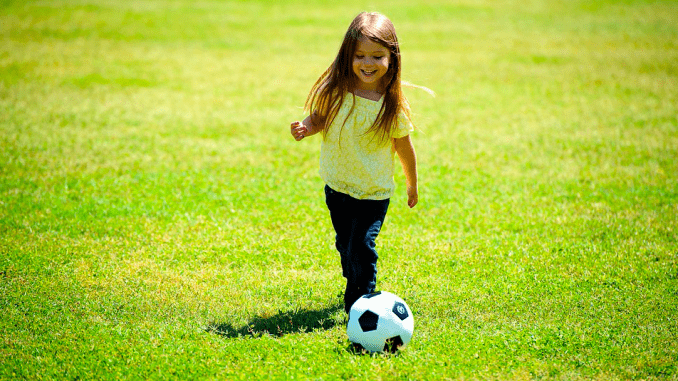 ‘Ninguna niña sin jugar al fútbol’, la nueva campaña deportiva organizada por el Club de Fútbol Femenino CD Tacón