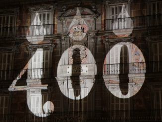 La Plaza Mayor despide su IV Centenario con un vídeo mapping sobre su historia