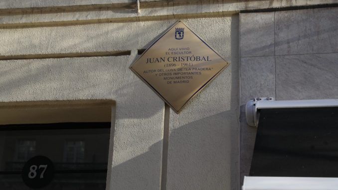 Instaladas las placas de Juan Cristóbal González y César Sánchez Pérez "Ceesepe" en Madrid