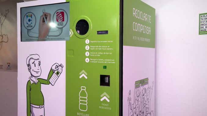 Superados los 100.000 envases reciclados gracias a la máquina de reciclaje en Móstoles