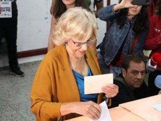 Manuela Carmena votando en las elecciones municipales de Madrid 2019