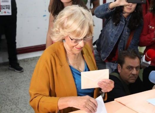 Manuela Carmena votando en las elecciones municipales de Madrid 2019