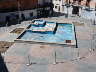El Ayuntamiento de Fuenlabrada retira la fuente de la Plaza de España