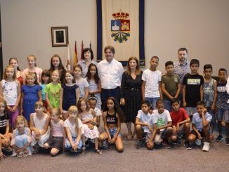 Veintiséis niños y niñas bielorrusas y saharauis visitan el Ayuntamiento de Fuenlabrada
