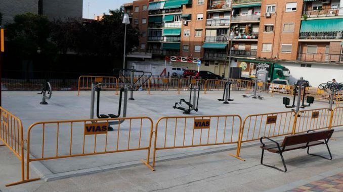 Zona dotacional donde se ha implantado un área de juegos biosaludables cerca de la calle Salamanca