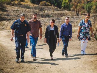 Noelia Posse visita los cortafuegos de Parque Coímbra.