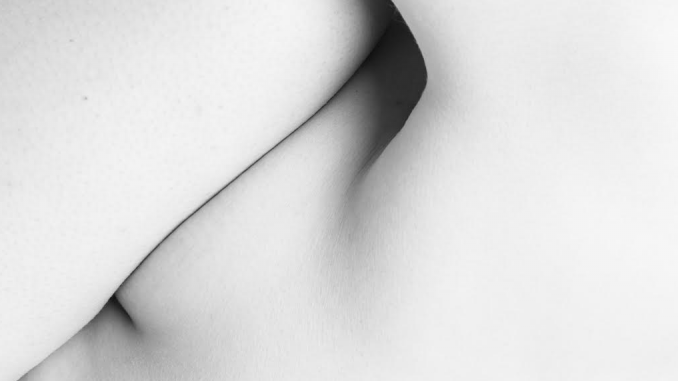 Always close’, fotografías en blanco y negro del cuerpo humano, por Juan Francisco Camacho, en el Centro Municipal de las Artes