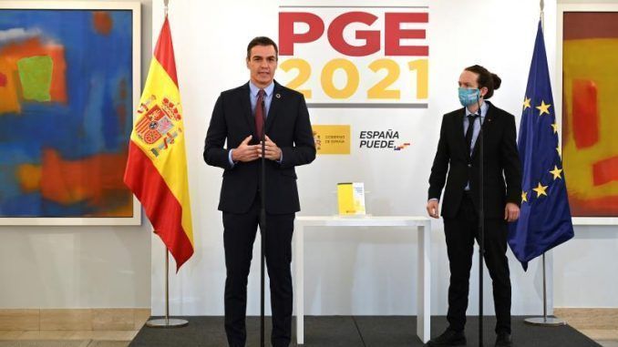 El Presidente del Gobierno, Pedro Sánchez junto al vicepresidente de Derechos Sociales, Pablo Iglesias