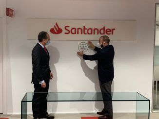 La Comunidad entrega el sello Garantía Madrid al Banco Santander por sus buenas prácticas frente al COVID-19