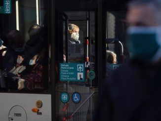 Los usuarios del transporte público bajaron un 46,4 % en octubre
