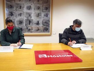 Firma del acuerdo entre el Gobierno de Móstoles y Más Madrid -Ganar Móstoles