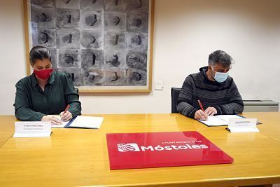 Firma del acuerdo entre el Gobierno de Móstoles y Más Madrid -Ganar Móstoles