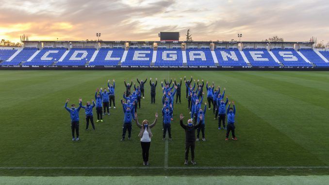 El C.D. Leganés estrenó nuevo brazalete en la primera jornada y desvelará el motivo tras el cambio de diseño en su primer partido en casa, el 23 de agosto a las 22:00hs frente al Burgos CF. 