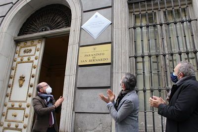 Placa en homenaje a Concepción Arenal