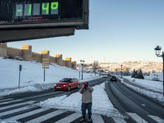 Un total de 545 carreteras afectadas por hielo y nieve