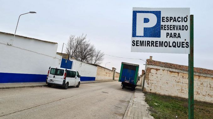 Argamasilla de Alba prohíbe aparcar camiones en el casco urbano