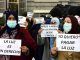 ecinos del sector 6 de La Cañada Real se manifiestan frente al Ayuntamiento de Madrid.