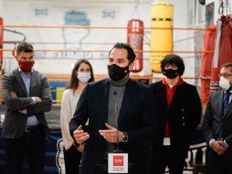 El vicepresidente de la Comunidad de Madrid, Ignacio Aguado en su visita al gimnasio Escuela Boxeo
