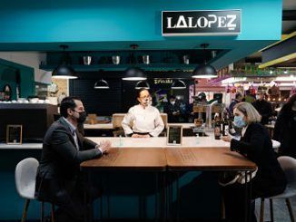 El vicepresidente de la Comunidad de Madrid, Ignacio Aguado y la Consejera de Turismo, Marta Rivera de la Cruz en el restaurante Lalópez