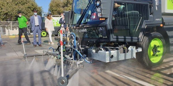 Refuerzos de limpieza en las calles de Sevilla