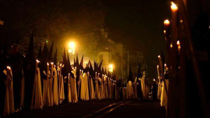 La Madrugada de Sevilla es, sin duda, una de las jornadas más especiales y antiguas de la Semana Santa en Sevilla.