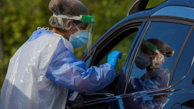 Los contagios siguen al alza en Madrid al notificar 2.102 nuevos positivos