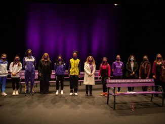 Asistentes al acto cultural que ha tenido lugar en el Teatro Buero Vallejo de Alcorcón por el Día Internacional de la Mujer