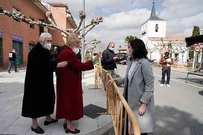 La presidenta de la Comunidad de Madrid, Isabel Díaz Ayuso en Sevilla la Nueva