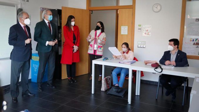 Enrique Ruiz Escudero, consejero de Sanidad, visita el Centro Tres Olivos con motivo del Día Mundial del Síndrome de Down.