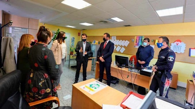 El Ayuntamiento y la Comunidad de Madrid estrechan su colaboración para ofrecer nuevas fórmulas de participación y alternativas de ocio saludables a los jóvenes de Arroyomolinos