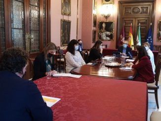 El Ayuntamiento culmina los encuentros con entidades y ONG para recabar sus experiencias y recomendaciones para la mejora de la atención a las personas sin hogar dentro de la Comisión no permanente para abordar la Emergencia Sociolaboral de Sevilla