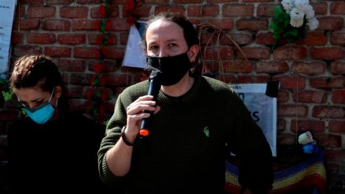 Pablo Iglesias visita el Cementerio del Este