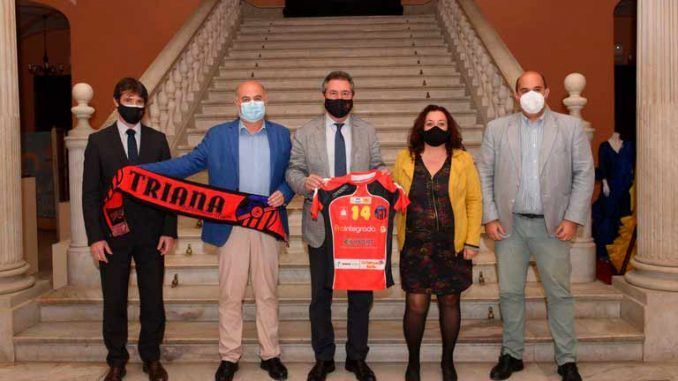 El Ayuntamiento apoya el proyecto del Prointegrada Balonmano Triana que pretende consolidarse en la elite nacional