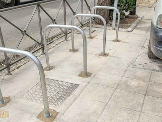 Finalizada la instalación de los aparca bicis en Tomelloso.