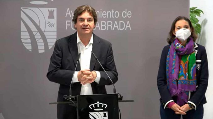 encuentro El alcalde Javier Ayala y la ministra de Industria, Comercio y Turismo Reyes Maroto ofrecieron ayer una rueda de prensa para hablar de inversiones y de desarrollo económico en la ciudad