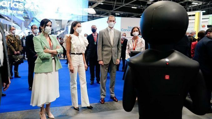 Diaz Ayuso y los Reyes en la inauguración de FITUR 2021