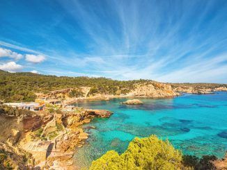 Cala Xarraca, uno de los mágicos rincones de Ibiza