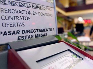 El sector servicios salva el empleo de Andalucía