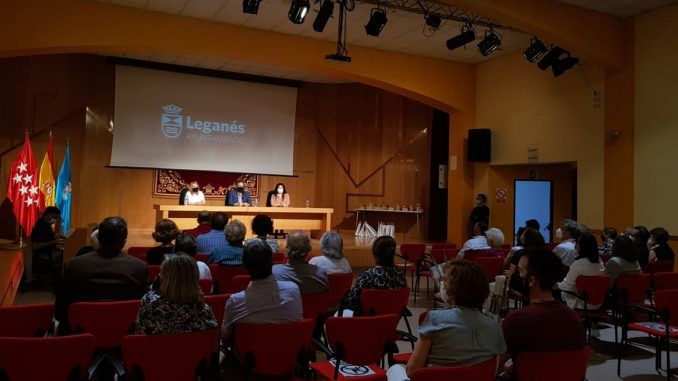 La Concejalía de Educación del Ayuntamiento de Leganés recuperó la semana pasada el tradicional homenaje a los maestros y profesores jubilados que durante décadas han formado a miles de leganenses.