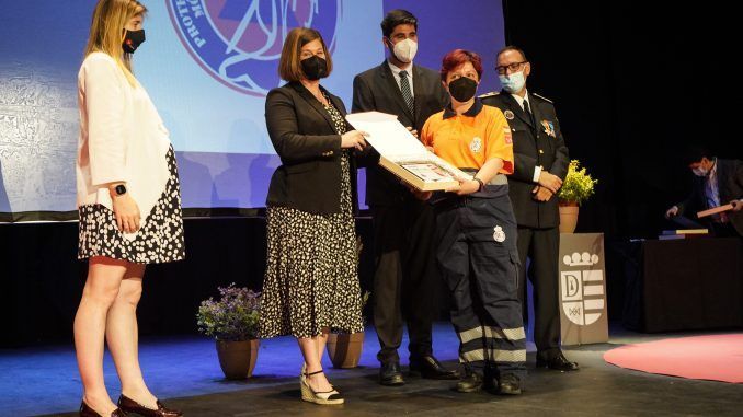 el Ayuntamiento de Móstoles ha rendido hoy homenaje a todos los voluntarios de la Agrupación Local de Protección Civil de Móstoles. Trabajadores con nombre y apellidos, que, de modo totalmente altruista, dedican su tiempo a hacer más fácil la vida de los demás.