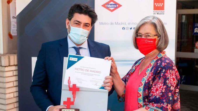 La Comunidad de Madrid recibe un reconocimiento de Cruz Roja por la labor de Metro durante la pandemia