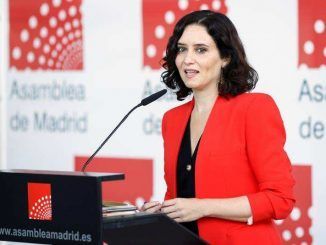 La presidenta en funciones de la Comunidad de Madrid, Isabel Díaz Ayuso se dirige a los medios de comunicación en la Asamblea de Madrid este martes cuando arranca la constitución de la XII Legislatura. EFE