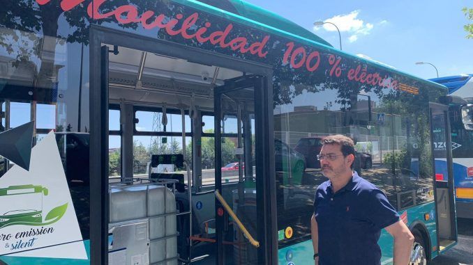  El portavoz del Partido Popular de Getafe, Carlos Pereira,  se ha interesado por la prueba piloto impulsada por la Comunidad de  Madrid en Getafe con un autobús urbano 100% eléctrico, que ha  comenzado en el día de hoy y ha destacado “el compromiso del Gobierno  de Isabel Díaz Ayuso con Getafe.