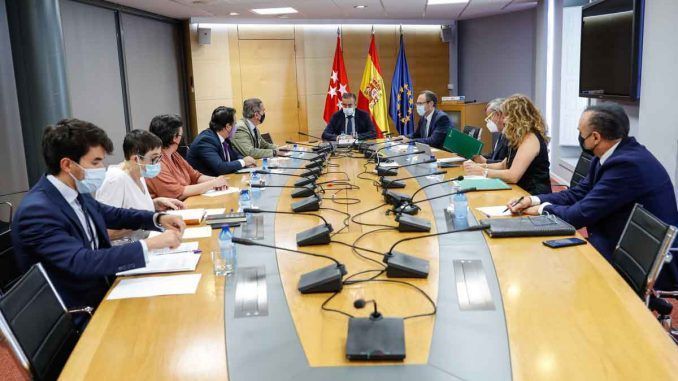 La Comunidad de Madrid presenta a los agentes sociales las principales propuestas en fiscalidad y creación de empleo