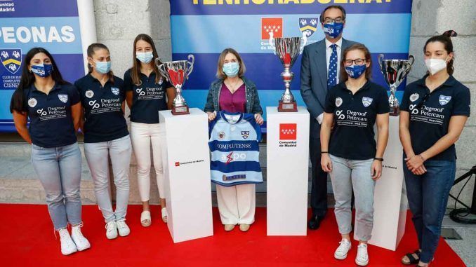 La Comunidad de Madrid homenajea al equipo femenino del Club de Rugby Complutense Cisneros